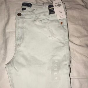Abercrombie Skinny Low Rise Ankle Jean Distressed.